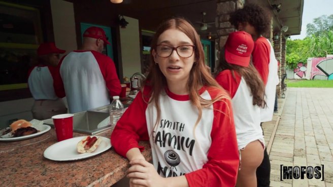 Готовность американской студентки скакать на огромном члене #1