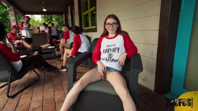 Готовность американской студентки скакать на огромном члене #2