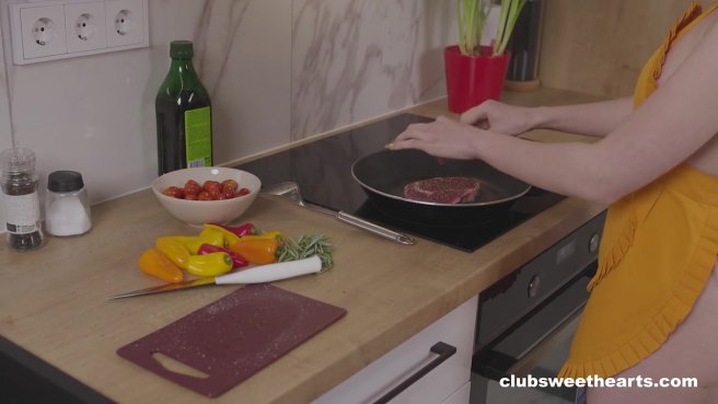 Если не умеешь нормально готовить, то хотя бы член отсоси #1
